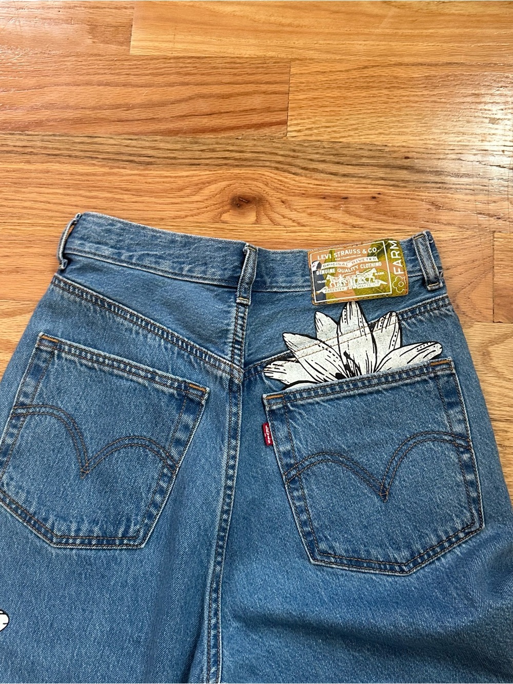 FARM Rio x Levi’s - Blue Denim Wide-Leg Jeans with White Floral Prints - Picture 6 of 7